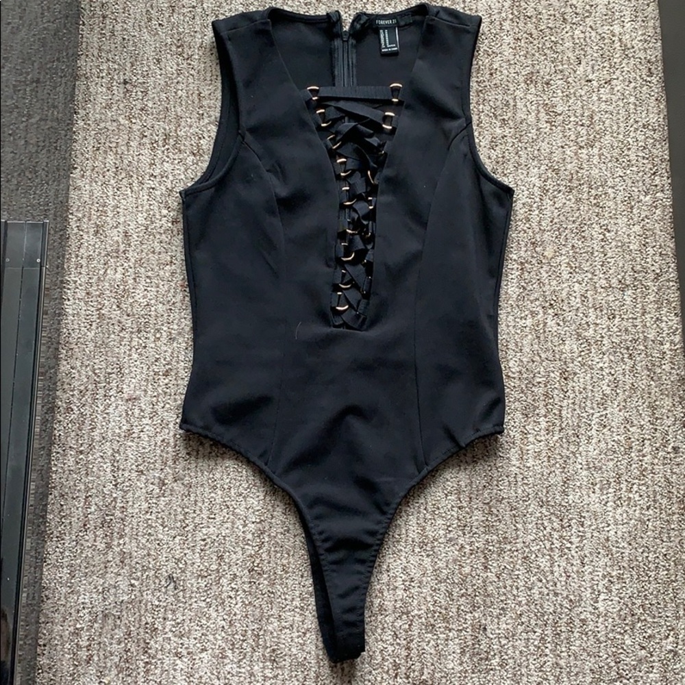 QUALITY black bodysuit with gold cross derail! ✨